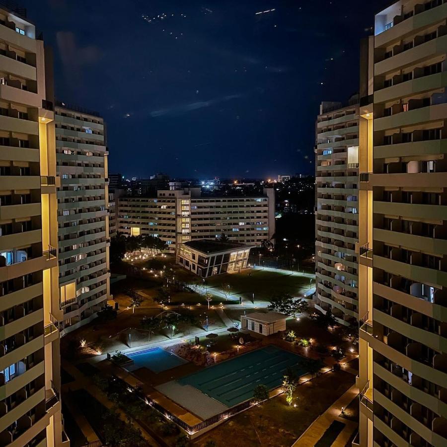 Acellyne'S Suites At The Residences At Commonwealth By Century Кесон-Сити Экстерьер фото