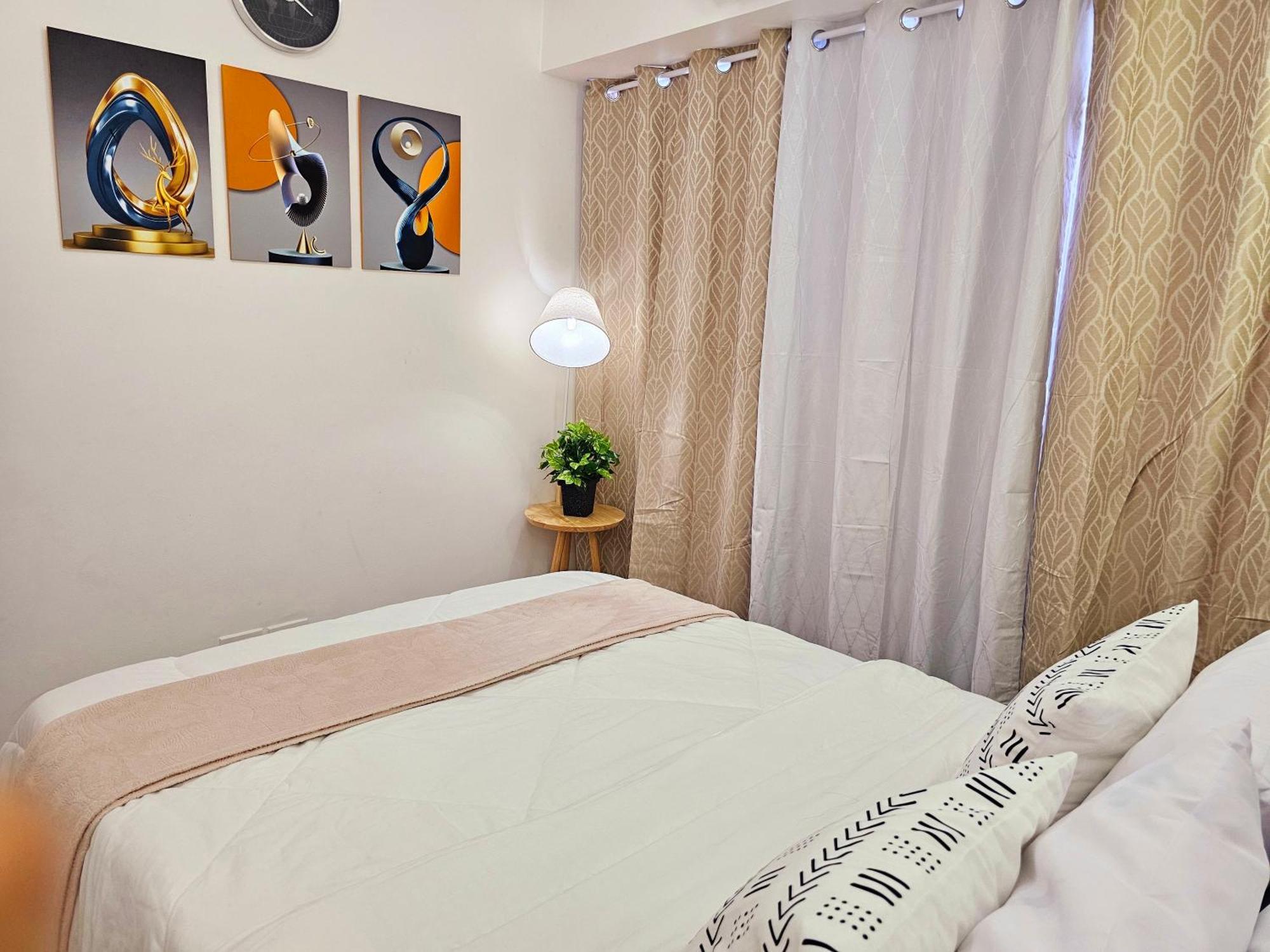 Acellyne'S Suites At The Residences At Commonwealth By Century Кесон-Сити Экстерьер фото