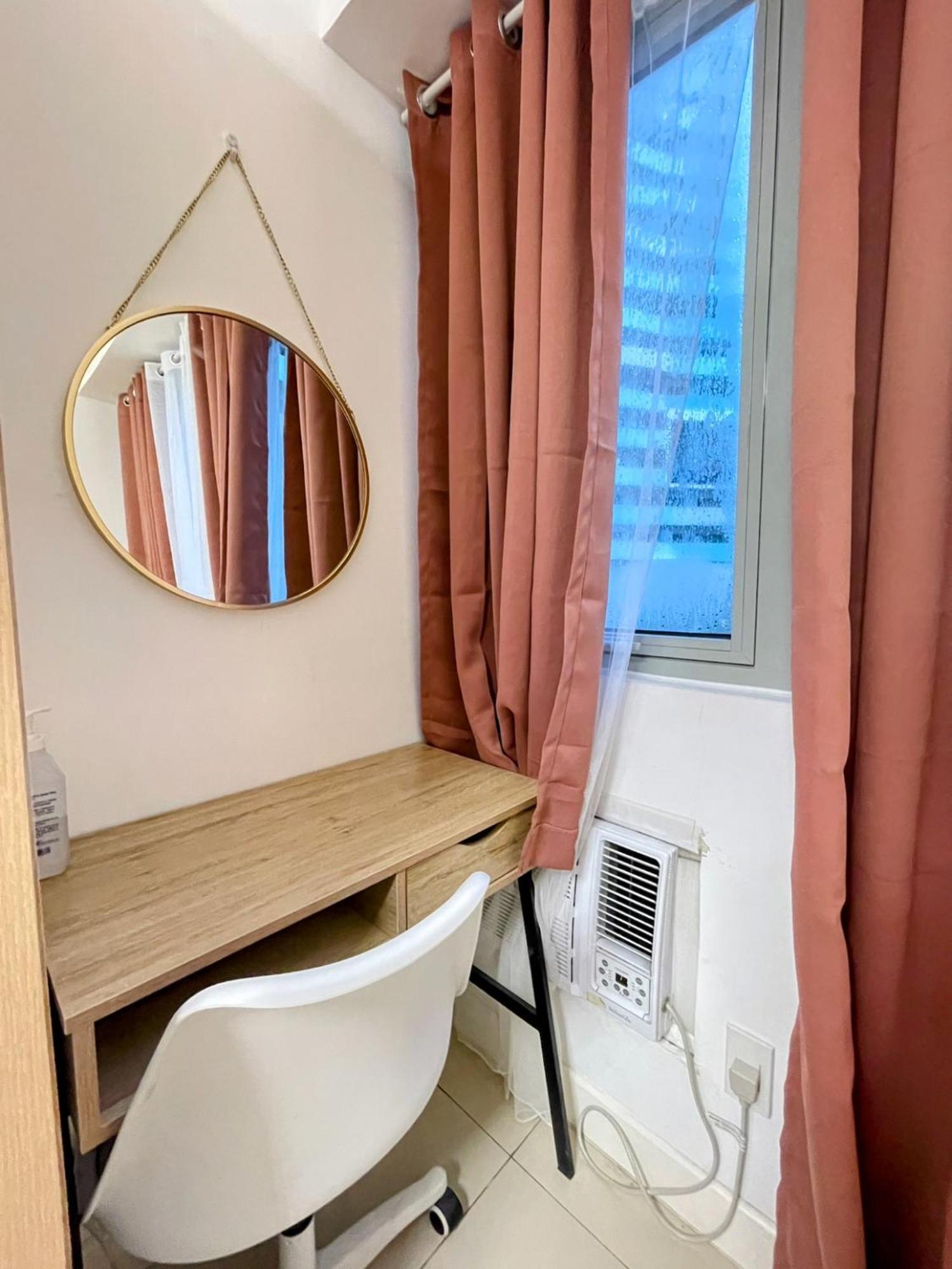 Acellyne'S Suites At The Residences At Commonwealth By Century Кесон-Сити Номер фото