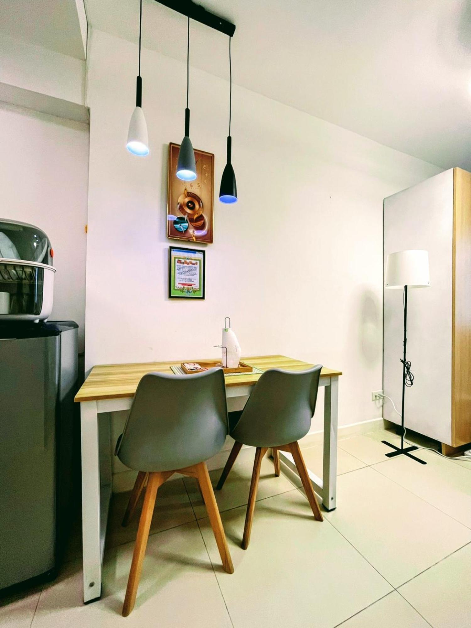 Acellyne'S Suites At The Residences At Commonwealth By Century Кесон-Сити Номер фото
