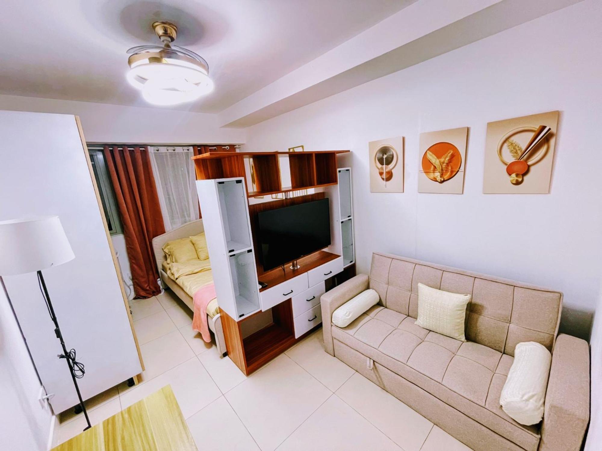 Acellyne'S Suites At The Residences At Commonwealth By Century Кесон-Сити Номер фото