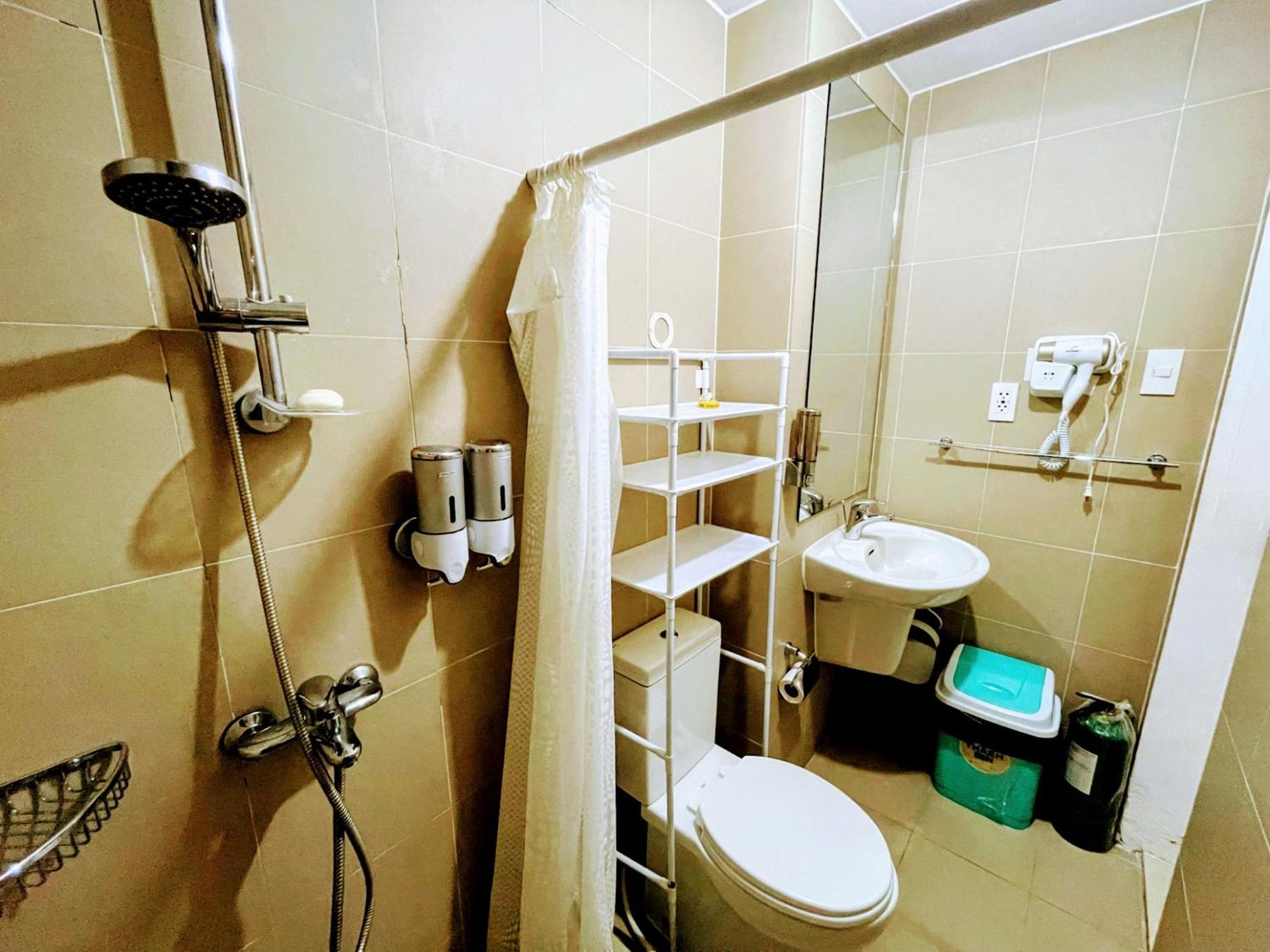 Acellyne'S Suites At The Residences At Commonwealth By Century Кесон-Сити Номер фото
