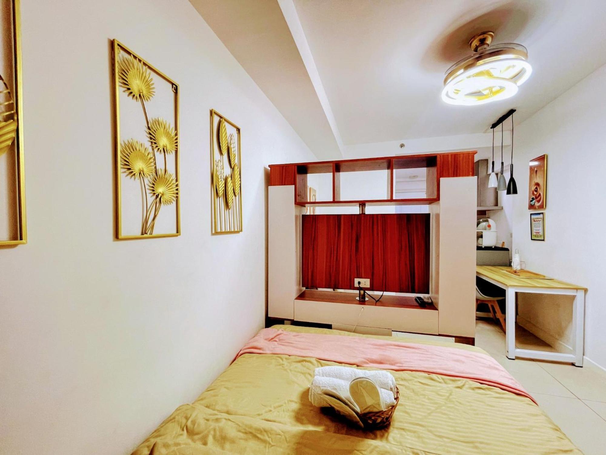 Acellyne'S Suites At The Residences At Commonwealth By Century Кесон-Сити Номер фото