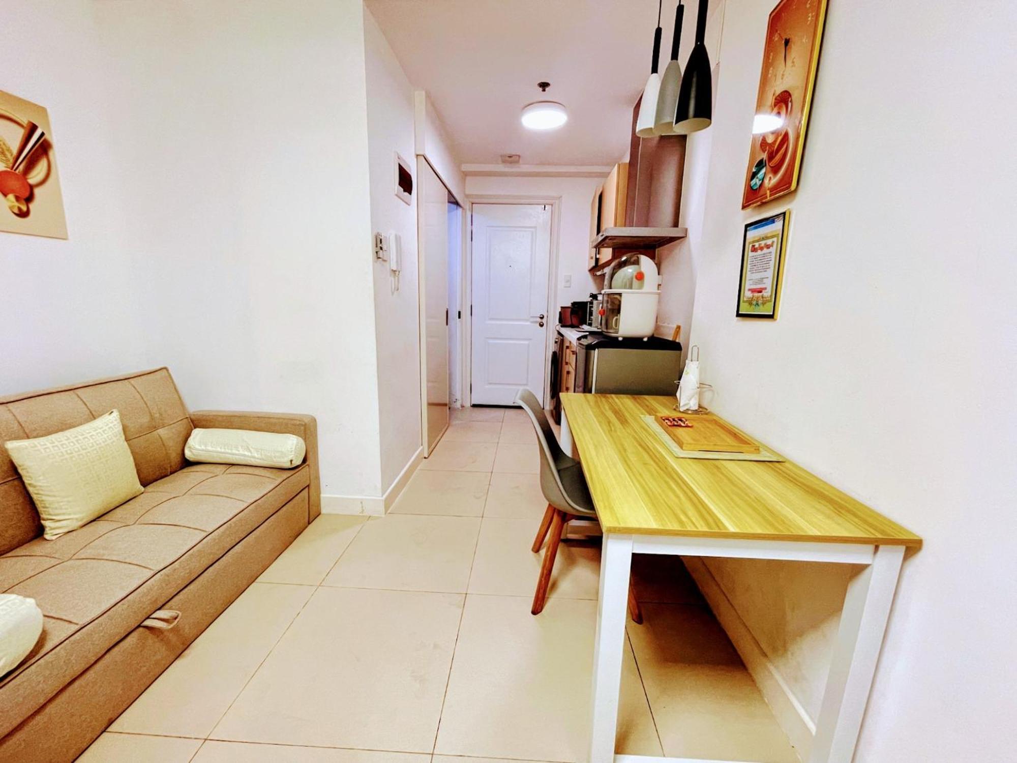 Acellyne'S Suites At The Residences At Commonwealth By Century Кесон-Сити Номер фото